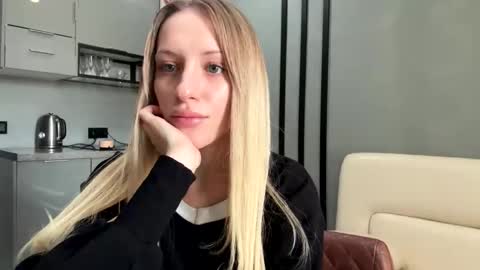 Snapshot of blondi_bondi chatting on December 2024 06:40:01 AM Viktoriia online show from December 2024 06:40:01 AM