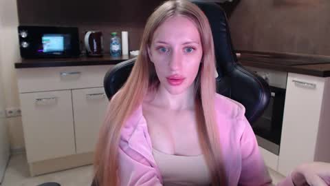 Snapshot of blondi_bondi chatting on September 2025 04:51:02 PM Viktoriia online show from September 2025 04:51:02 PM