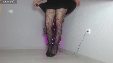 Snapshot of blondiana chatting on December 2024 12:11:02 PM Im Di. I smell naked even when Im dressed. online show from December 2024 12:11:02 PM