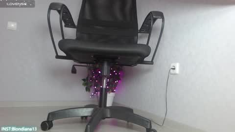 Snapshot of blondiana chatting on December 2024 09:39:02 AM Im Di. I smell naked even when Im dressed. online show from December 2024 09:39:02 AM