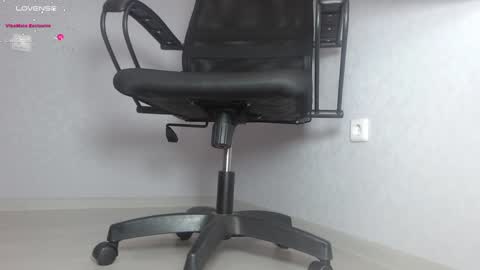 Snapshot of blondiana chatting on January 2025 12:29:01 PM Im Di. I smell naked even when Im dressed. online show from January 2025 12:29:01 PM