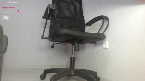 Snapshot of blondiana chatting on March 2025 12:33:02 PM Im Di. I smell naked even when Im dressed. online show from March 2025 12:33:02 PM