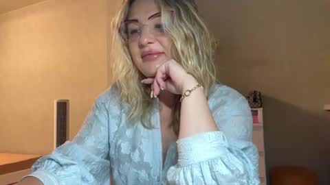 blondie_xoxoxo online show from August 2026 01:38:01 AM