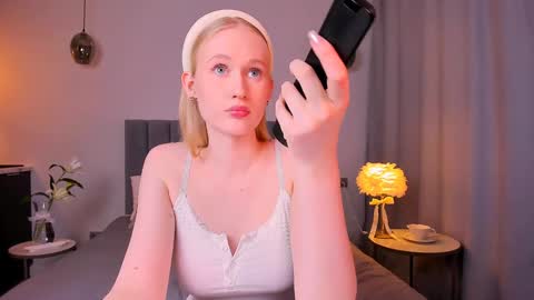 Mia online show from January 2025 06:35:01 PM