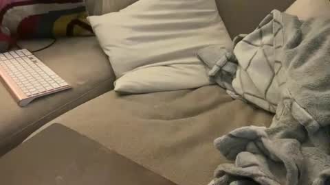 IM TRYNG online show from November 2025 01:05:01 AM