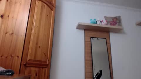 Snapshot of blondyelena chatting on December 2025 05:47:01 AM blondyelena online show from December 2025 05:47:01 AM