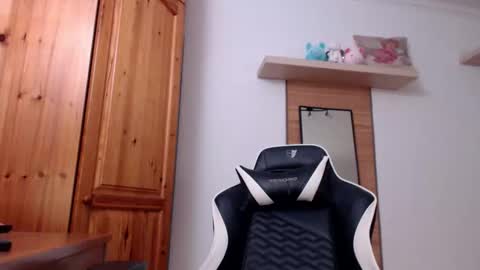 Snapshot of blondyelena chatting on December 2025 06:55:01 AM blondyelena online show from December 2025 06:55:01 AM