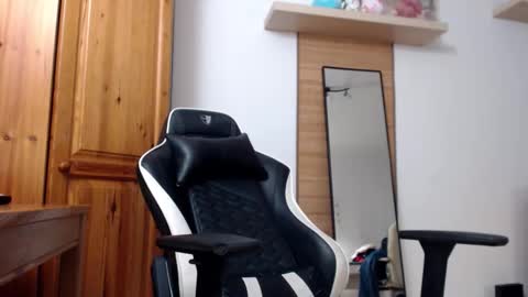 Snapshot of blondyelena chatting on January 2026 06:40:01 AM blondyelena online show from January 2026 06:40:01 AM