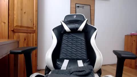 Snapshot of blondyelena chatting on March 2026 07:25:01 AM blondyelena online show from March 2026 07:25:01 AM