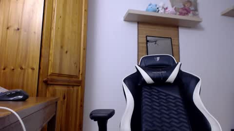 Snapshot of blondyelena chatting on March 2026 07:44:01 AM blondyelena online show from March 2026 07:44:01 AM