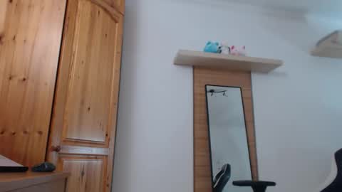 Snapshot of blondyelena chatting on March 2026 08:53:02 AM blondyelena online show from March 2026 08:53:02 AM