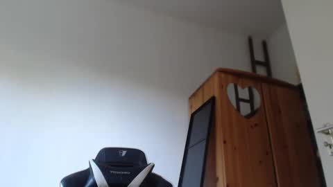 Snapshot of blondyelena chatting on May 2026 06:10:01 AM blondyelena online show from May 2026 06:10:01 AM