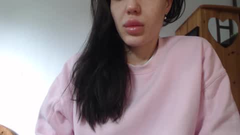 Snapshot of blondyelena chatting on May 2026 06:11:01 AM blondyelena online show from May 2026 06:11:01 AM
