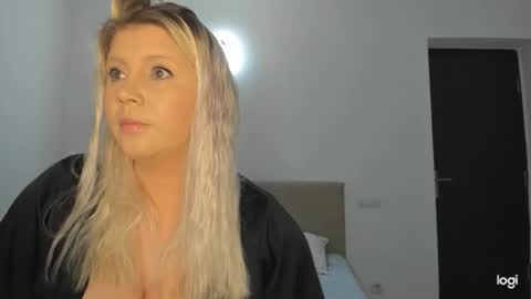 Snapshot of blondysarah chatting on December 2025 09:11:01 PM blondysarah online show from December 2025 09:11:01 PM
