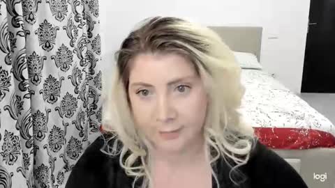 Snapshot of blondysarah chatting on February 2026 11:49:02 PM blondysarah online show from February 2026 11:49:02 PM