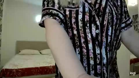 Snapshot of blondysarah chatting on February 2026 10:43:01 PM blondysarah online show from February 2026 10:43:01 PM