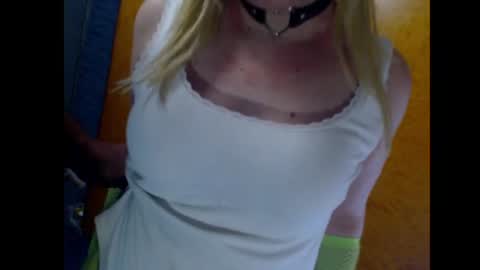 Snapshot of blontsex chatting on June 2026 06:14:01 PM Blontsex online show from June 2026 06:14:01 PM