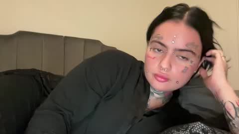 Snapshot of bloodwrist chatting on November 2025 01:55:02 AM cuban online show from November 2025 01:55:02 AM