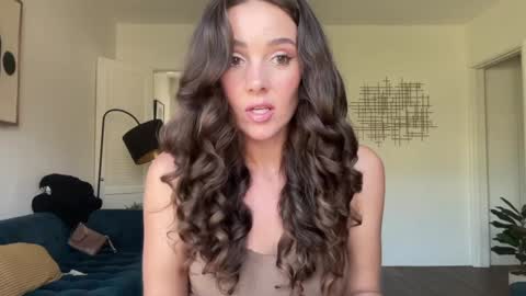 Snapshot of bloomyogi chatting on November 2025 09:59:01 PM Emma Bloom online show from November 2025 09:59:01 PM