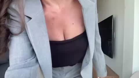 Emma Bloom online show from June 2026 09:40:01 PM