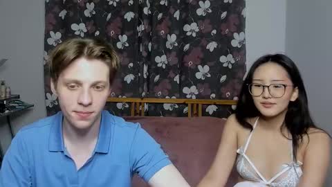 Sasha and Maria online show from October 2025 07:15:01 PM