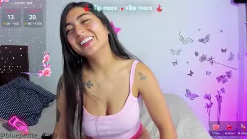 Linda  online show from November 2025 03:15:02 PM