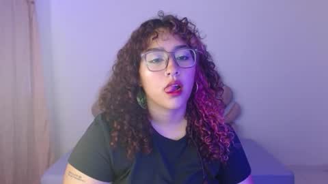 Snapshot of blueevelvet chatting on September 2025 07:51:02 PM Bluee online show from September 2025 07:51:02 PM