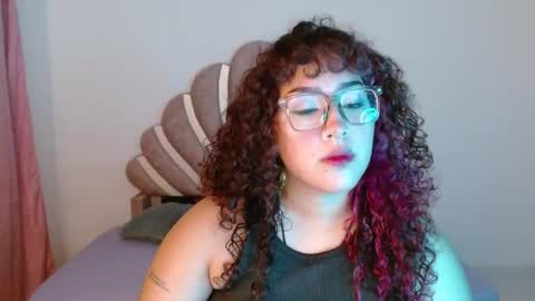 Snapshot of blueevelvet chatting on September 2025 02:16:02 AM Bluee online show from September 2025 02:16:02 AM