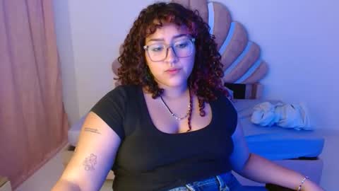 Snapshot of blueevelvet chatting on October 2025 03:25:02 AM Bluee online show from October 2025 03:25:02 AM