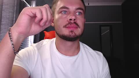 blueeyeboy0 online show from December 2024 01:07:02 PM