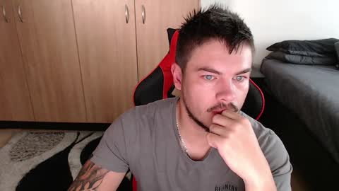 blueeyeboy0 online show from February 2025 06:04:01 AM