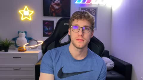 Snapshot of blueeyedtallguy chatting on December 2024 04:47:02 AM blueeyedtallguy online show from December 2024 04:47:02 AM