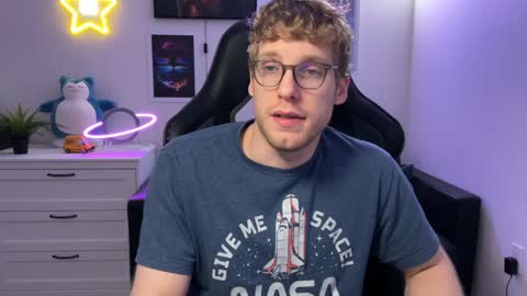 Snapshot of blueeyedtallguy chatting on December 2024 09:24:01 PM blueeyedtallguy online show from December 2024 09:24:01 PM