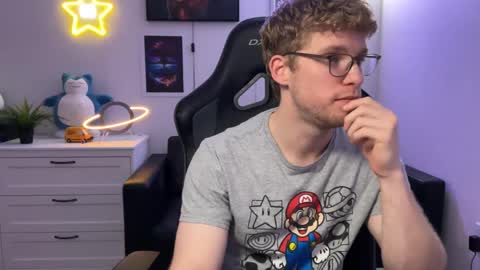 Snapshot of blueeyedtallguy chatting on December 2024 01:07:02 AM blueeyedtallguy online show from December 2024 01:07:02 AM