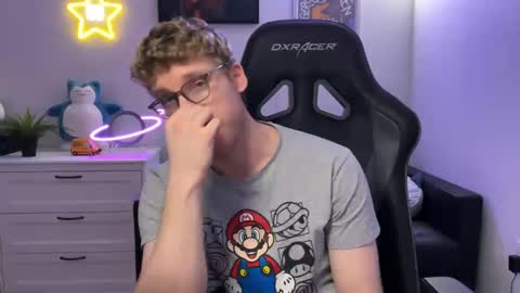 Snapshot of blueeyedtallguy chatting on December 2024 04:36:02 AM blueeyedtallguy online show from December 2024 04:36:02 AM