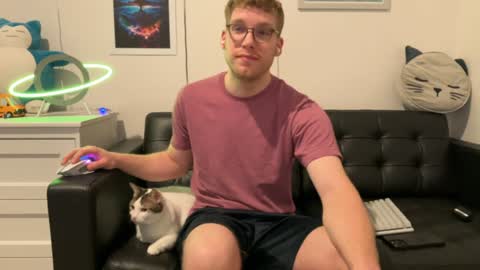 Snapshot of blueeyedtallguy chatting on December 2024 09:06:01 PM blueeyedtallguy online show from December 2024 09:06:01 PM