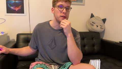 Snapshot of blueeyedtallguy chatting on December 2024 02:02:02 AM blueeyedtallguy online show from December 2024 02:02:02 AM