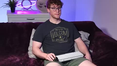 Snapshot of blueeyedtallguy chatting on November 2025 03:12:01 AM blueeyedtallguy online show from November 2025 03:12:01 AM