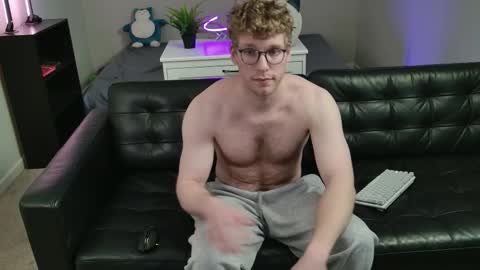 Snapshot of blueeyedtallguy chatting on January 2026 10:03:02 PM blueeyedtallguy online show from January 2026 10:03:02 PM