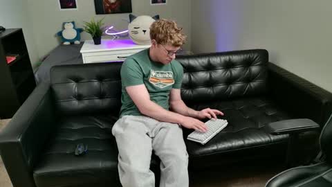 Snapshot of blueeyedtallguy chatting on January 2026 09:07:02 PM blueeyedtallguy online show from January 2026 09:07:02 PM