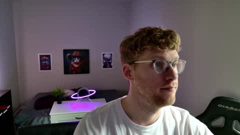 Snapshot of blueeyedtallguy chatting on February 2026 07:43:01 PM blueeyedtallguy online show from February 2026 07:43:01 PM