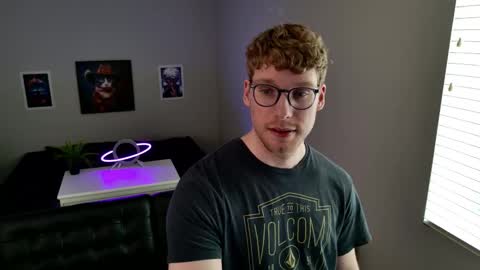 Snapshot of blueeyedtallguy chatting on February 2026 08:51:01 PM blueeyedtallguy online show from February 2026 08:51:01 PM