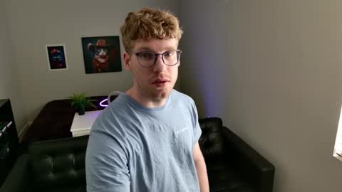 Snapshot of blueeyedtallguy chatting on February 2026 09:48:02 PM blueeyedtallguy online show from February 2026 09:48:02 PM