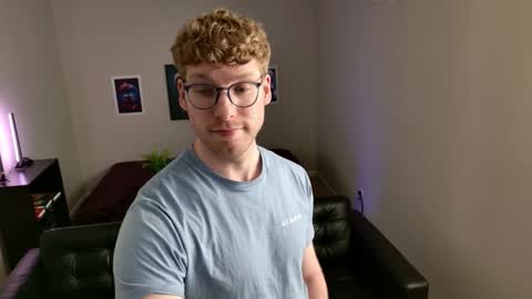 Snapshot of blueeyedtallguy chatting on March 2026 10:40:01 PM blueeyedtallguy online show from March 2026 10:40:01 PM