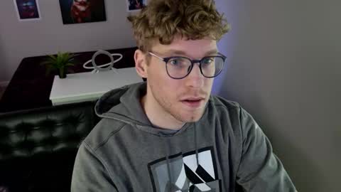 Snapshot of blueeyedtallguy chatting on March 2026 09:32:02 PM blueeyedtallguy online show from March 2026 09:32:02 PM