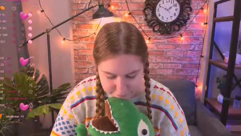 Ellie3 online show from September 2025 12:05:02 PM