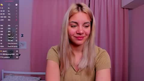 Chloe online show from September 2025 03:23:02 PM