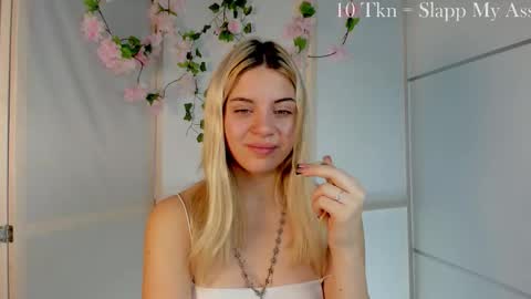 Chloe online show from October 2025 07:07:02 AM