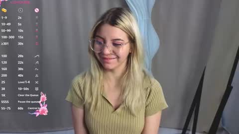 Chloe online show from October 2025 06:03:02 AM