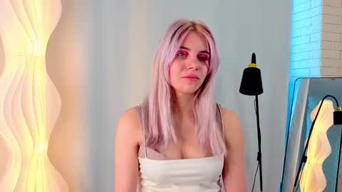 Chloe online show from October 2025 06:10:01 AM